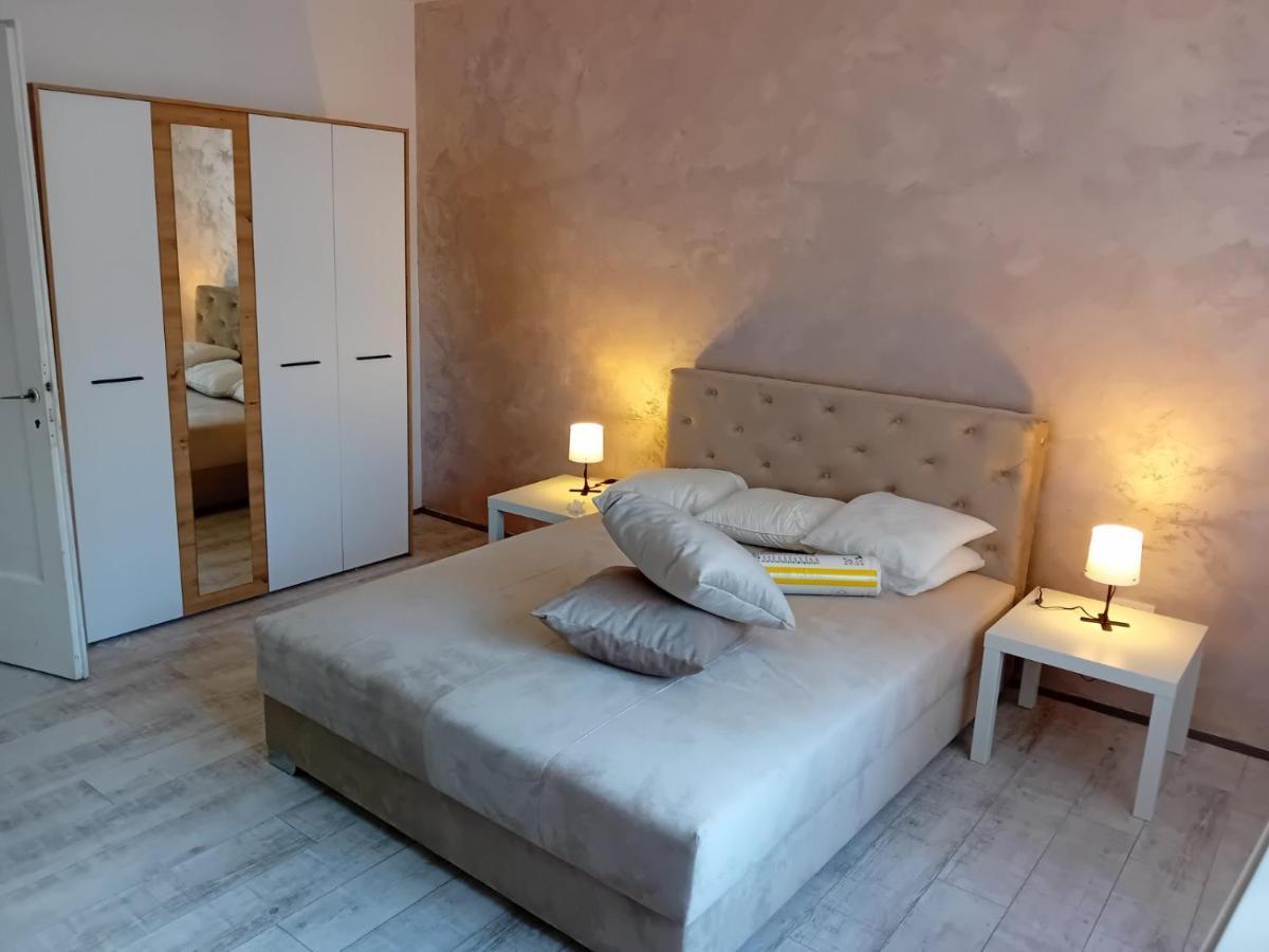 Apartman Centar Sd Semêndria Exterior foto